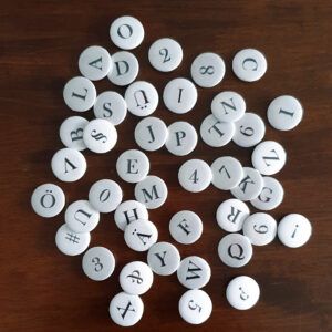 Buchstaben-Buttons Serif